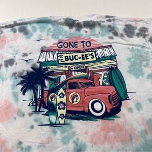 Buc’ees Shirt Women Large Tie dye pickup truck beach surf board Graphic T-shirt